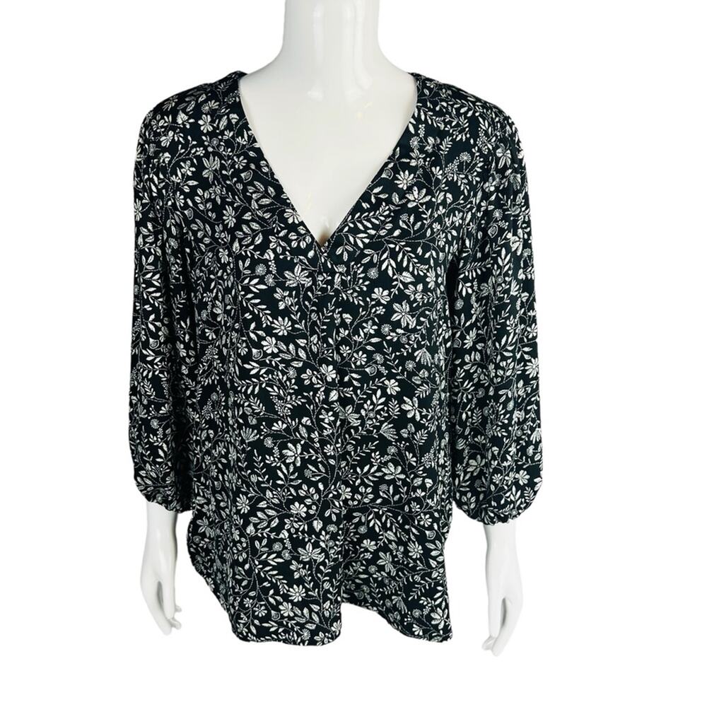 Zach & Rachel Womans Sz Medium Blouse‎ 3/4 Sleeve Floral Black V Neck